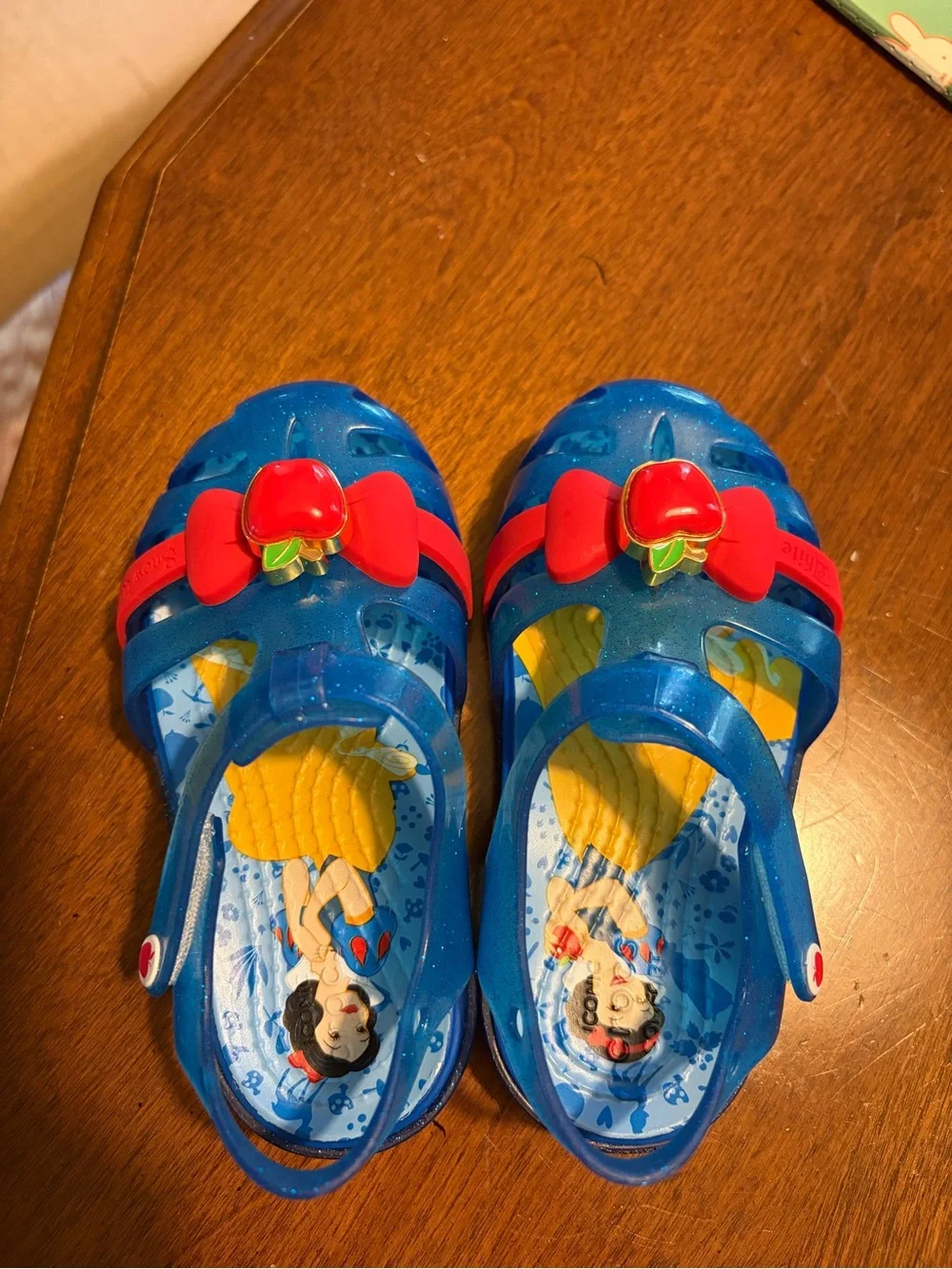 Snow White Crocs Sandals Toddler 7